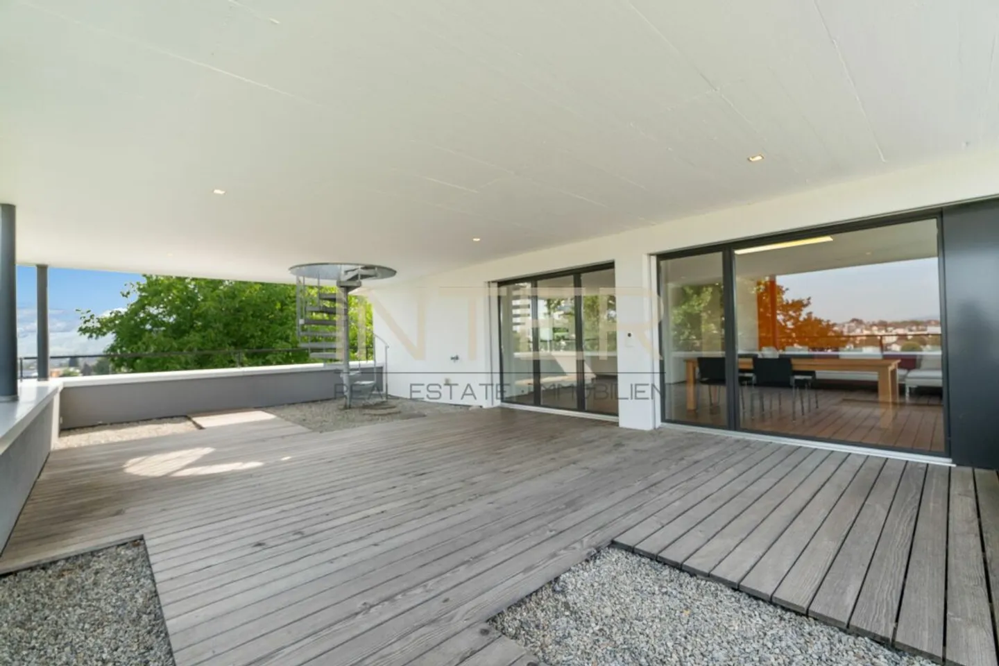 Stylische Attika-Wohnung mit Aussicht - Foto 1 von 13