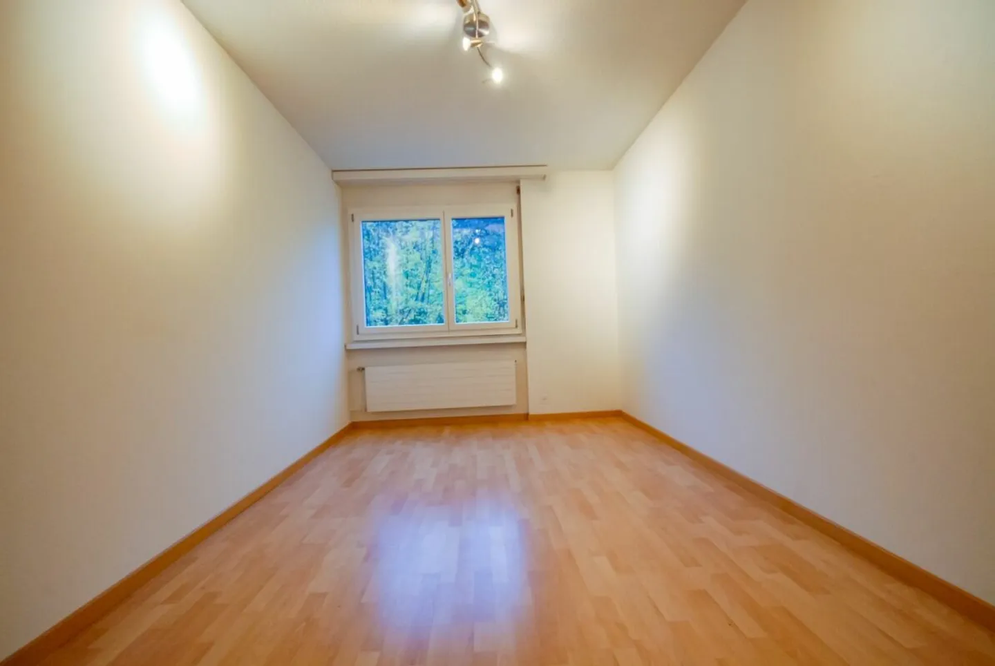 Grosszügige 4.5-Zimmer-Wohnung mit Balkon - Foto 6 von 12