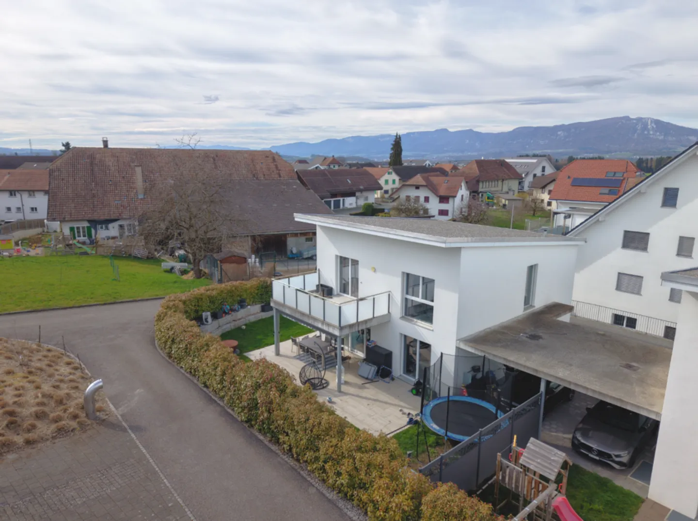 Grosszügiges Familienhaus mit Garten - Foto 8 von 9