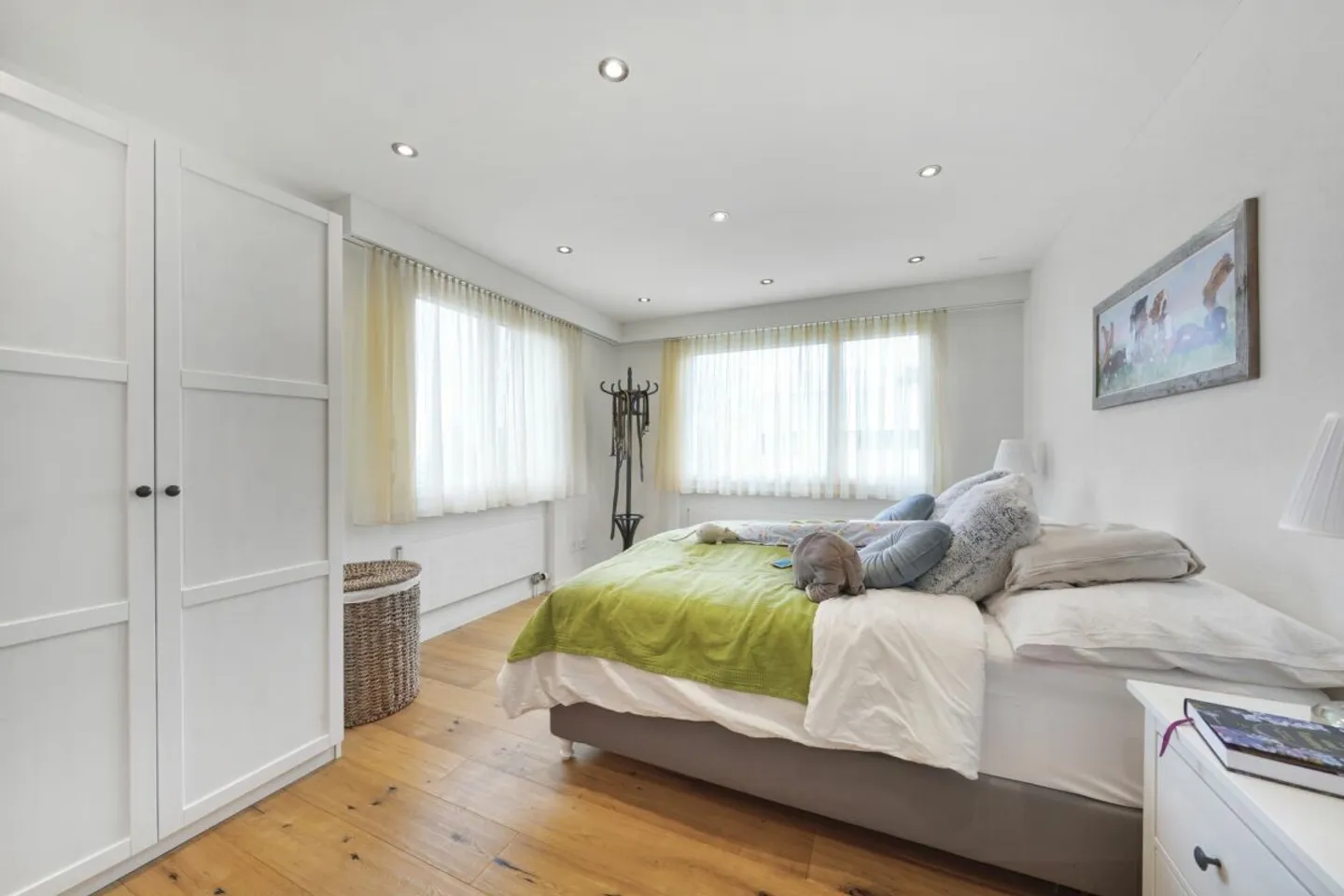 Exclusive Living Comfort: 5.5-Room Apartment with approx. 150 m² of Living Space - Photo 8 of 13