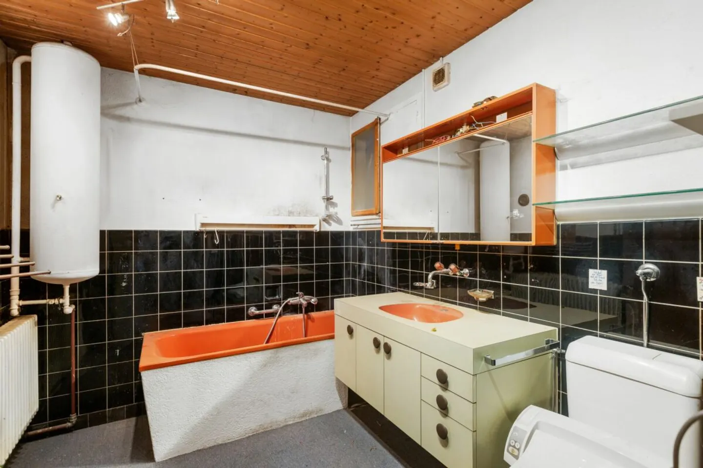 Casa a schiera di 6 stanze da ristrutturare con potenziale di ampliamento - Foto 8 di 13