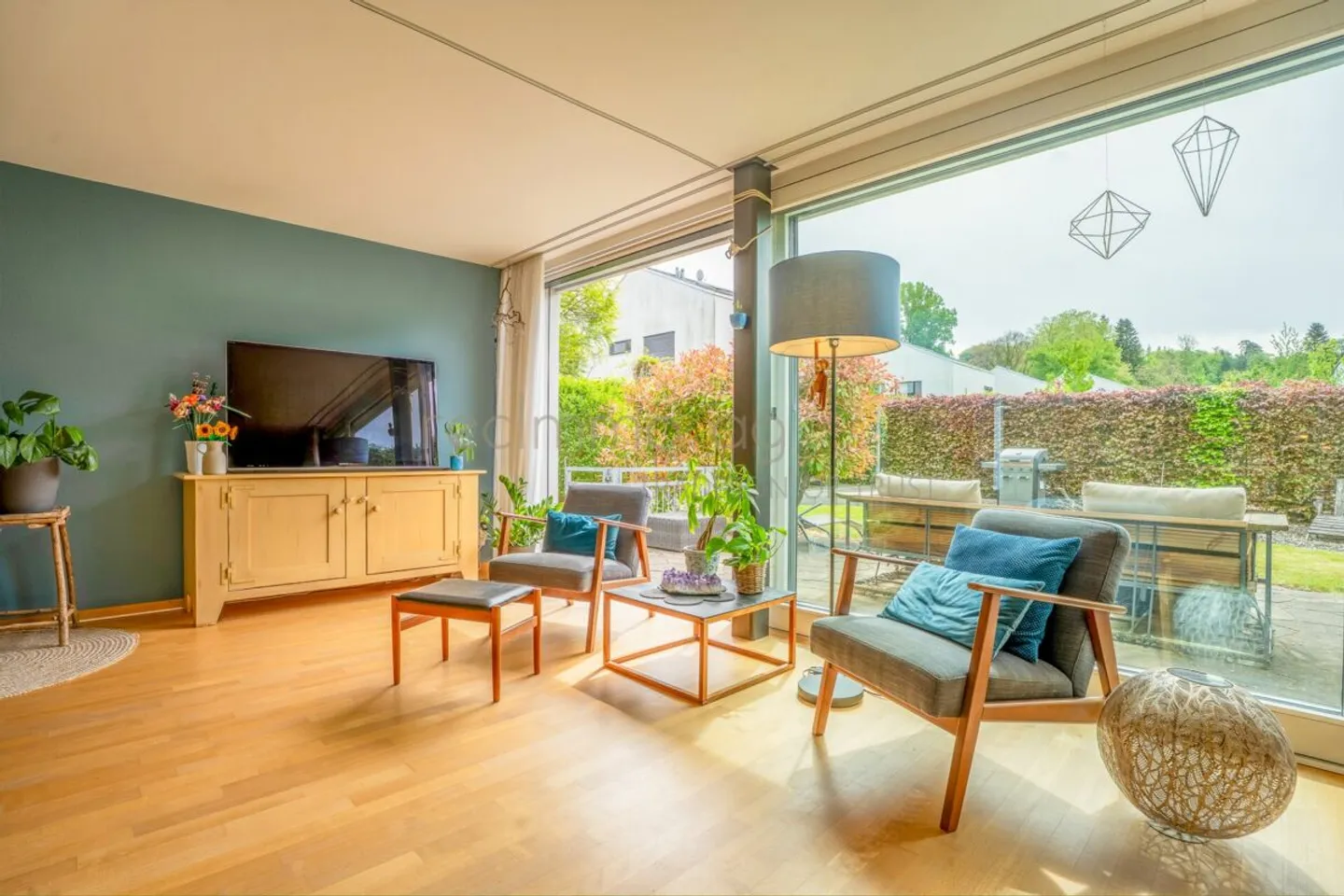 Casa a schiera di 6,5 stanze adatta alle famiglie con giardino e accesso diretto al garage sotterraneo a Obfelden - Foto 5 di 13