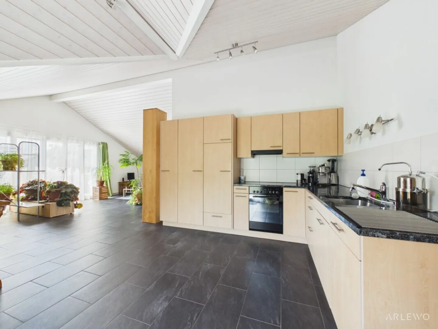 Charmante Dachwohnung in der Natur - Foto 3 von 9