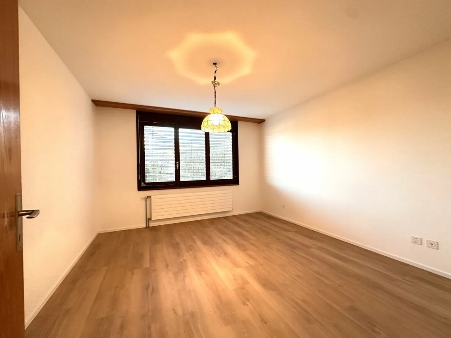 Single-family house in a beautiful residential area with great views - Photo 8 of 13