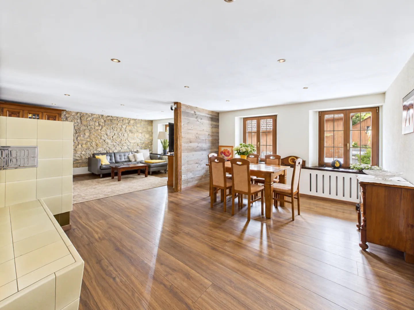 CHARMANTE MAISONETTE MIT VIEL PLATZ UND BESONDEREM WOHNAMBIENTE - Photo 2 of 13