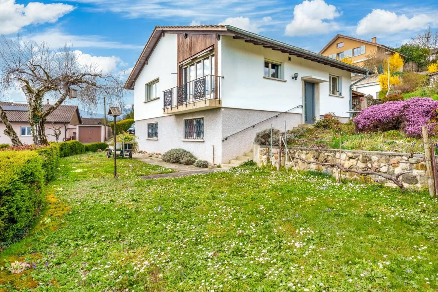 Maison individuelle à rénover avec fort potentiel à 2 minutes d'Yverdon-les-Bains - Photo 1 sur 13