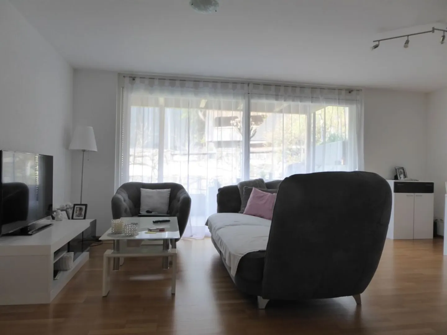 Charmant appartement au rez-de-chaussée - Photo 3 sur 12