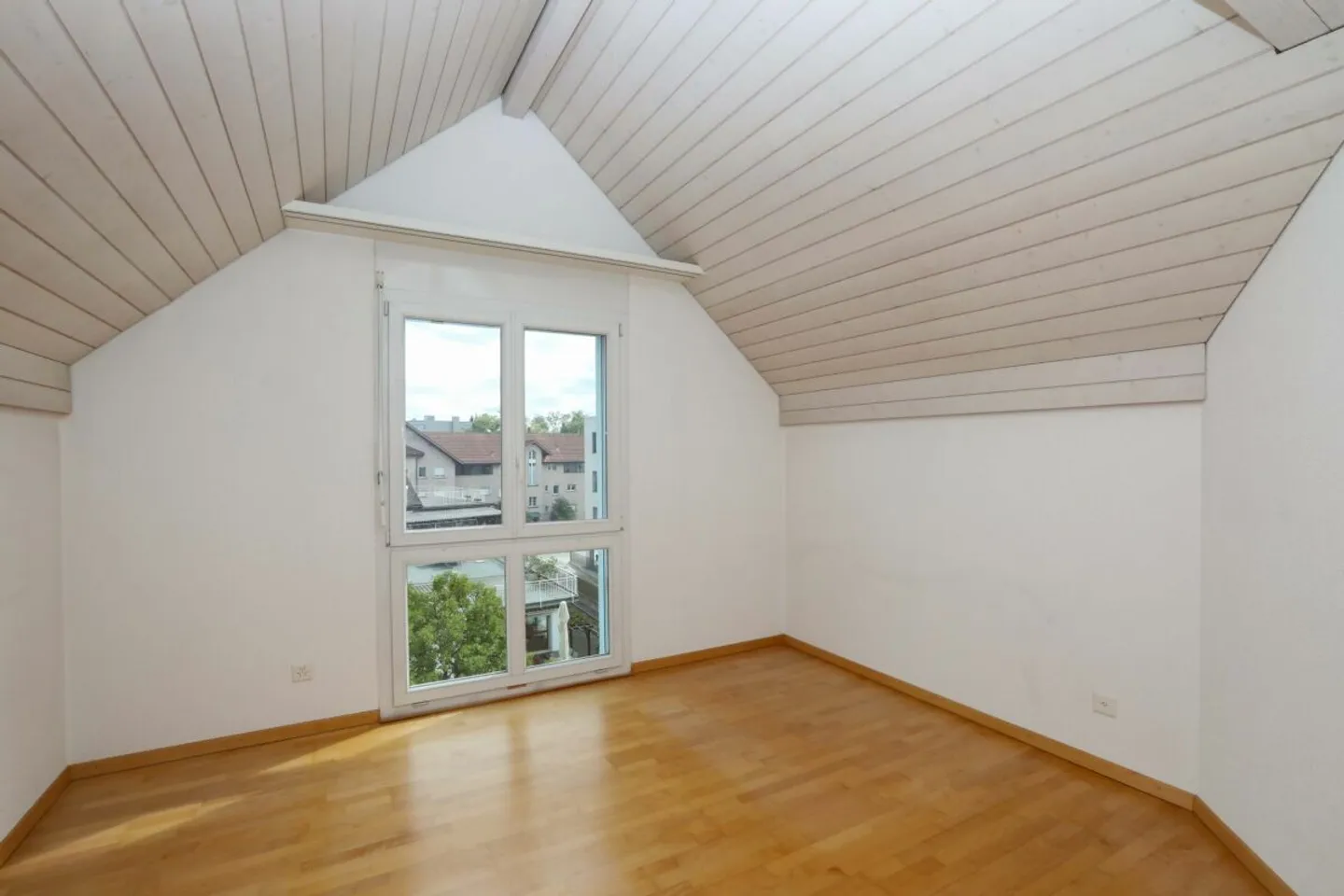 Penthouse with Gallery directly at the Train Station - Photo 8 of 10