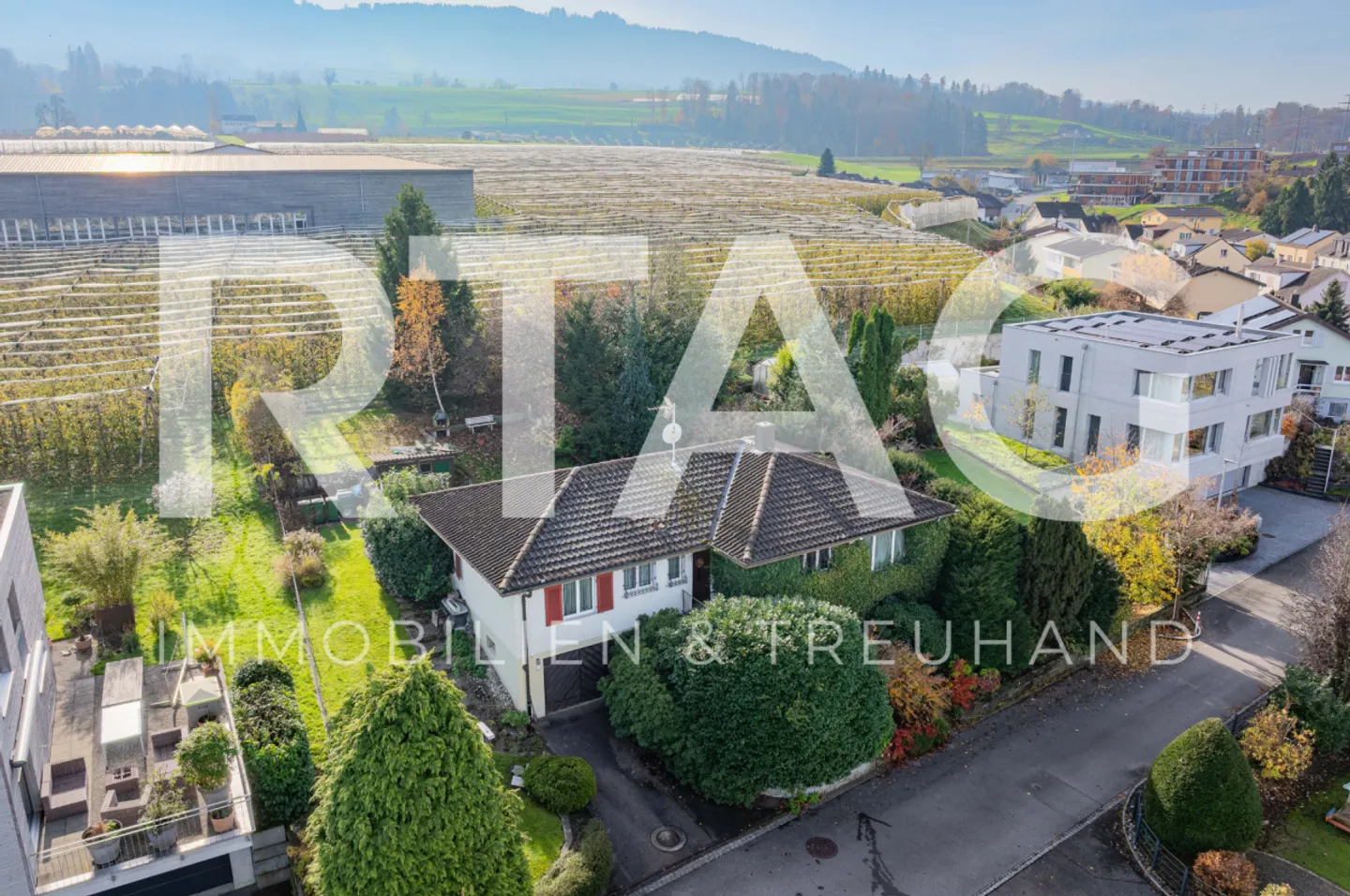 Entwicklungsareal mit Bestandesobjekt mit Seesicht - Foto 1 von 7