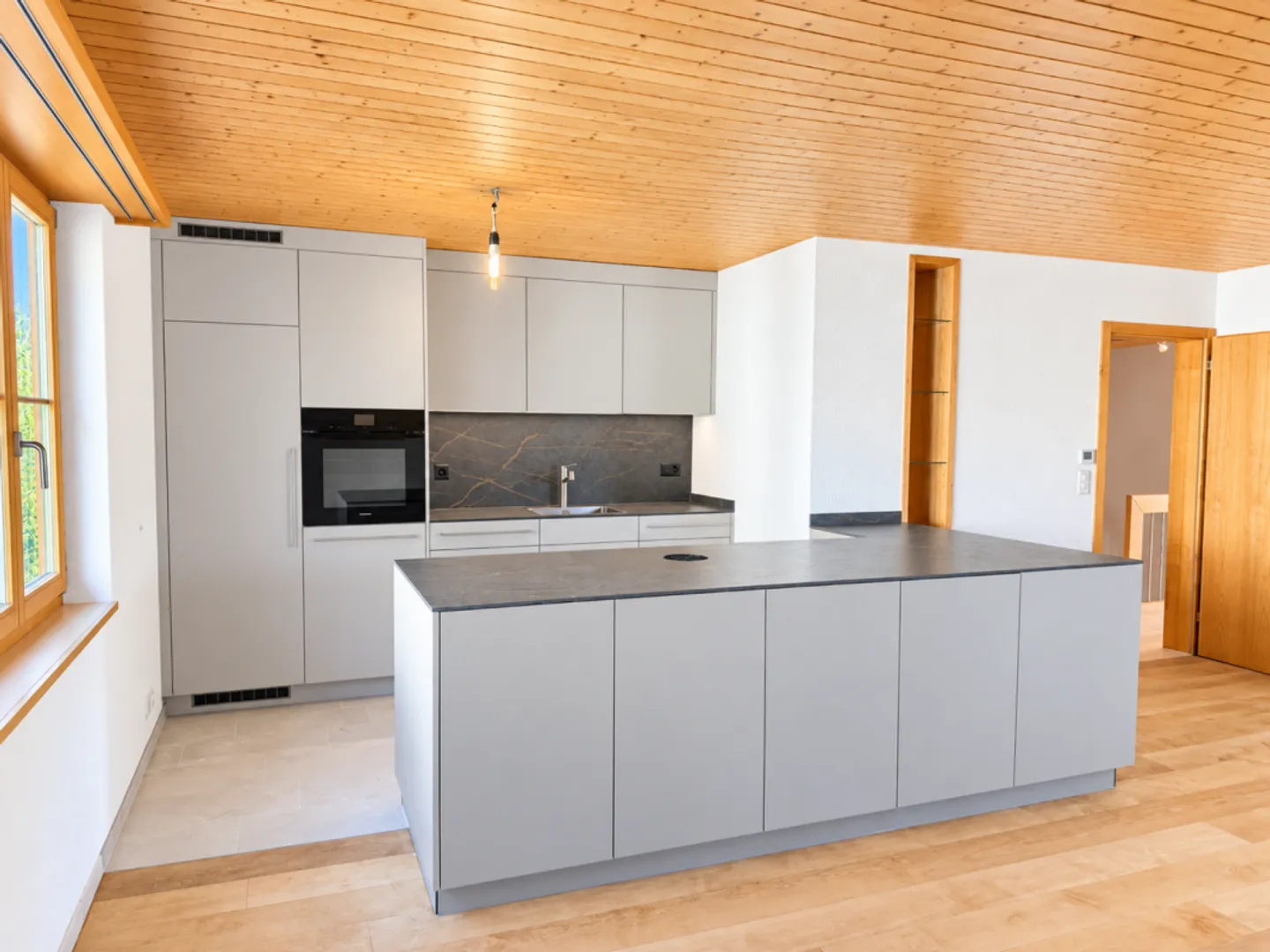 Spacious Maisonette with Terrace - Photo 1 of 10