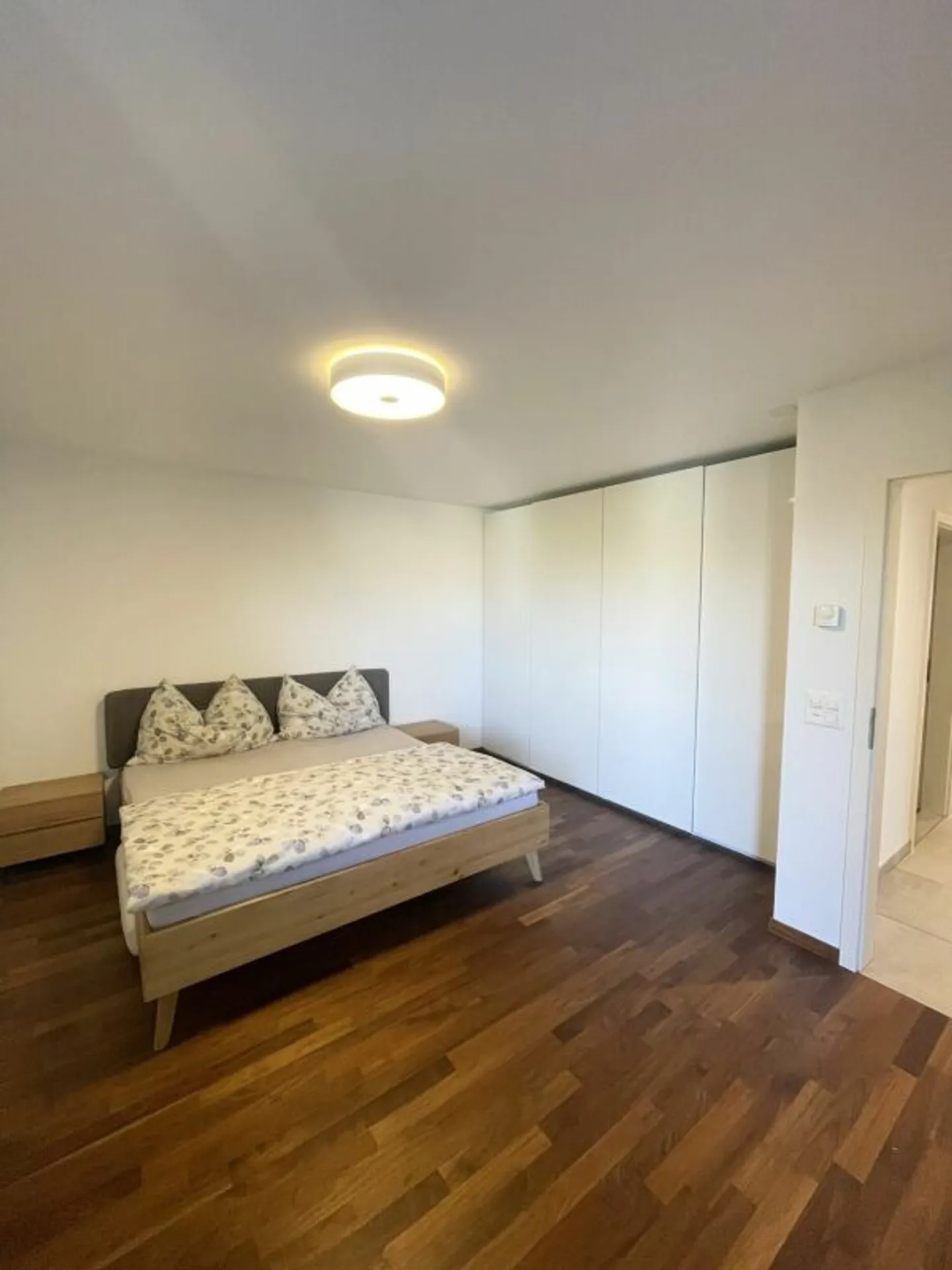 Vivre avec une vue - Appartement terrasse ensoleillé de 4,5 pièces dans un emplacement central à Würenlingen - Photo 5 sur 9