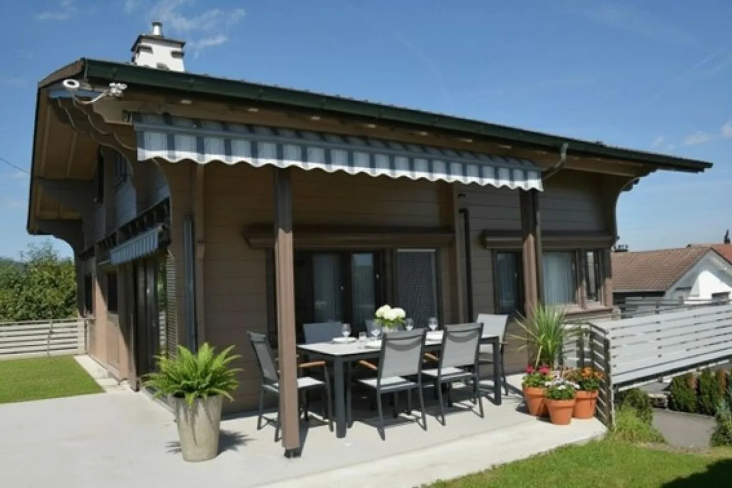 6-room single-family house in a very quiet and sunny location with partial view of Hallwilersee - Photo 3 of 13