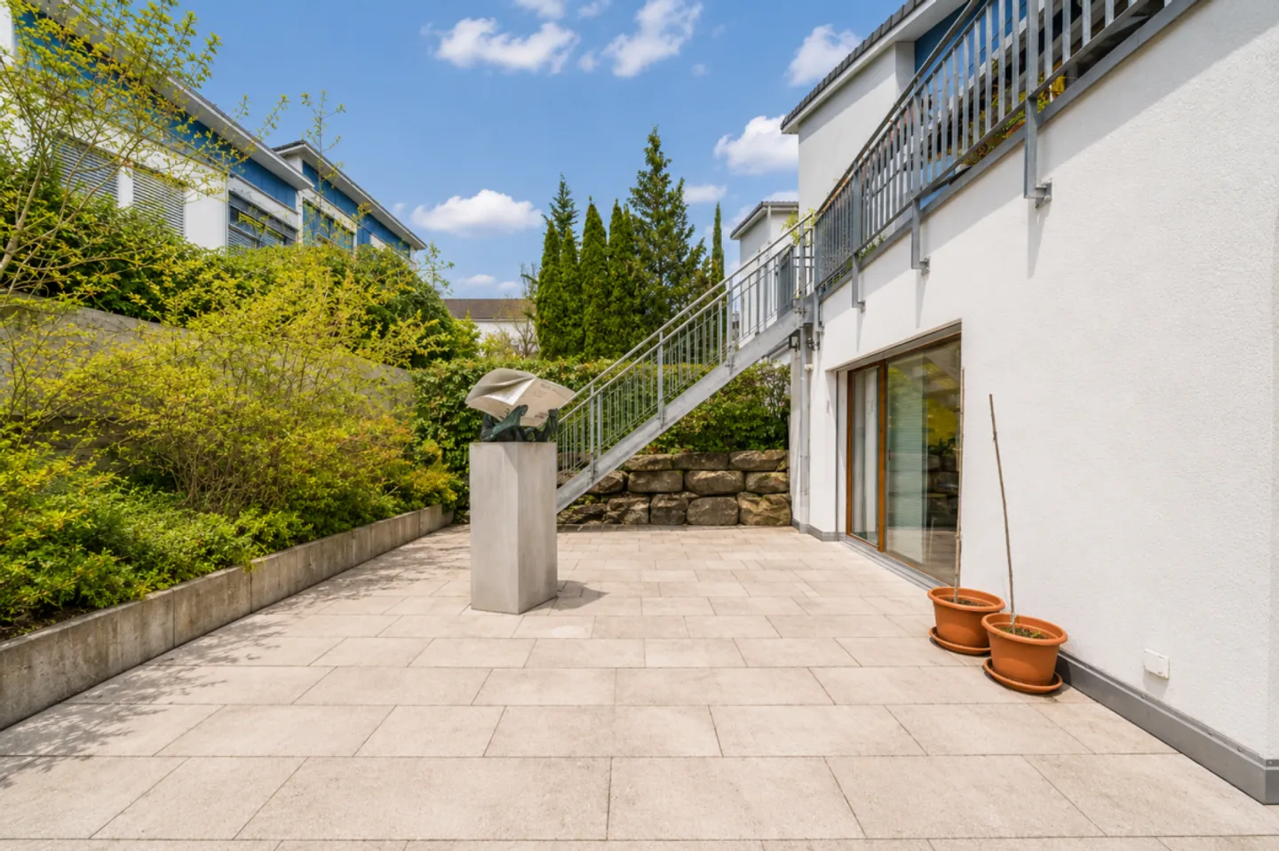 Casa a schiera architettonica con spazio, luce e privacy a Gockhausen - Foto 5 di 13