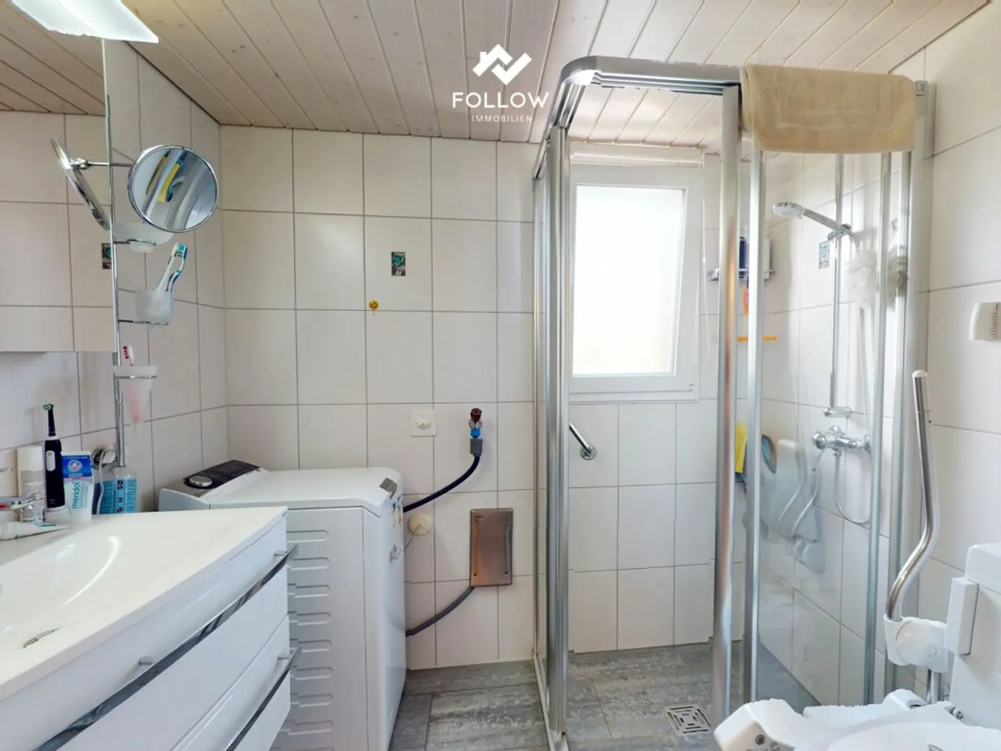 Family-friendly residential building with 2 apartments, large garden, plenty of space and expansion potential - Photo 7 of 12