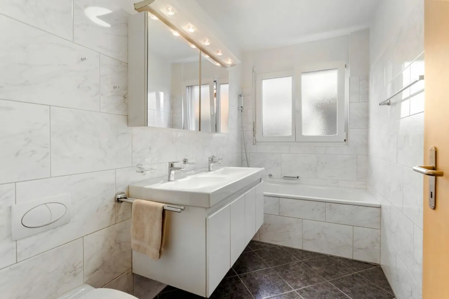 HAPPINESS OF LIVING with private garden! - Photo 11 of 13