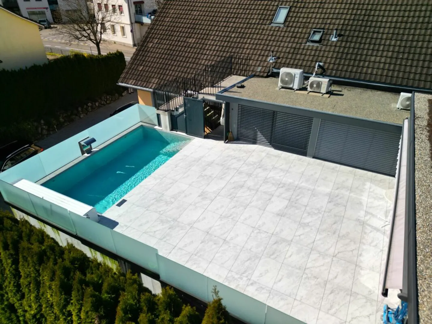 Vivre généreusement, utiliser de manière flexible - avec piscine et espace commercial - Photo 7 sur 12