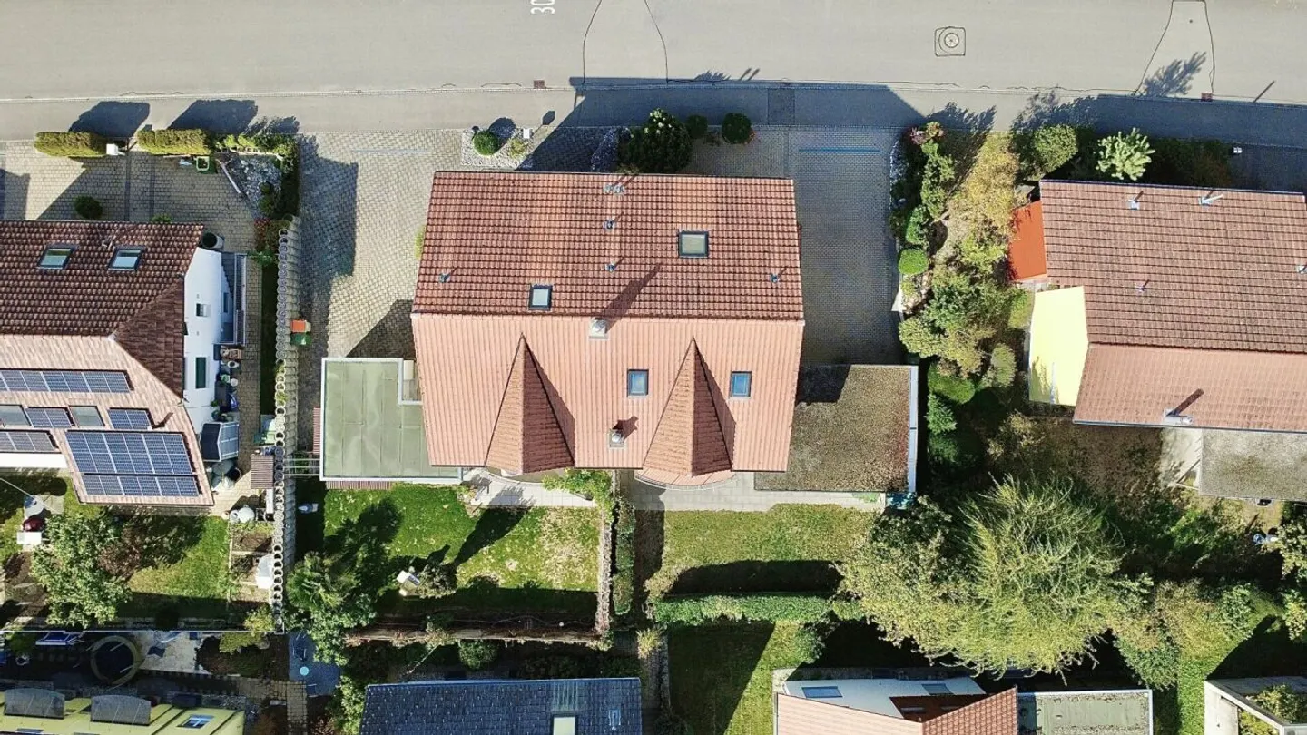 Grosszügiges 7.5-Zimmer Doppel-Einfamilienhaus in Bellach! - Foto 13 di 13