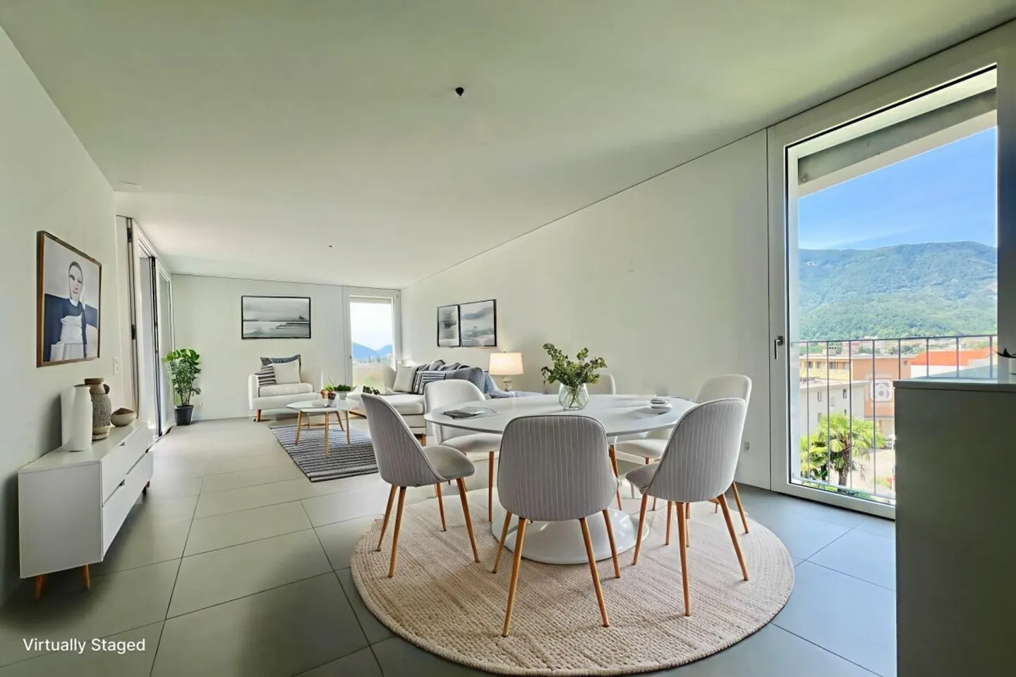 Appartamento soleggiato di 3,5 locali in un piccolo palazzo in posizione centrale - Foto 1 di 13