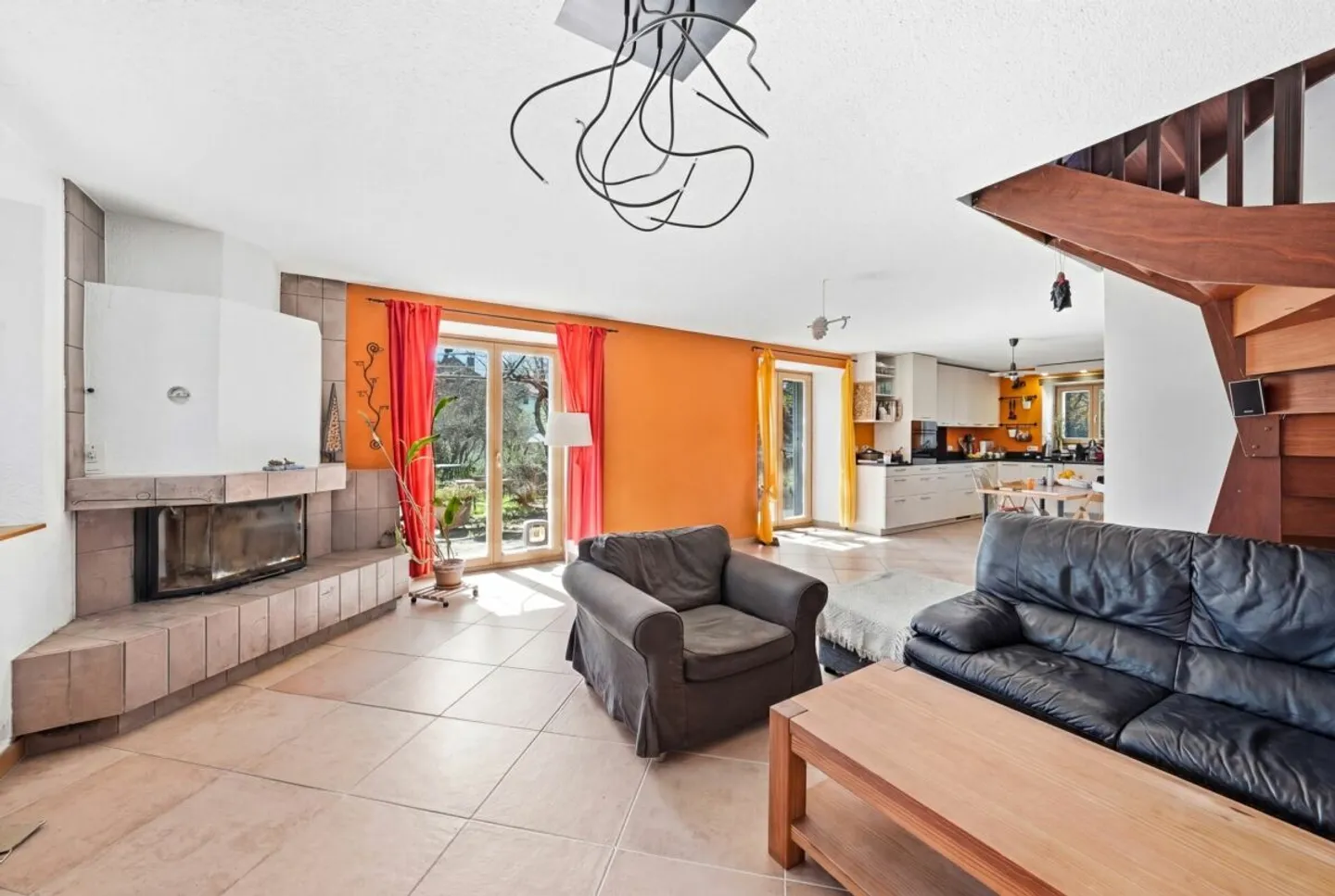 Maison mitoyenne d'angle de 5.5 pièces avec grand jardin - Foto 4 di 13