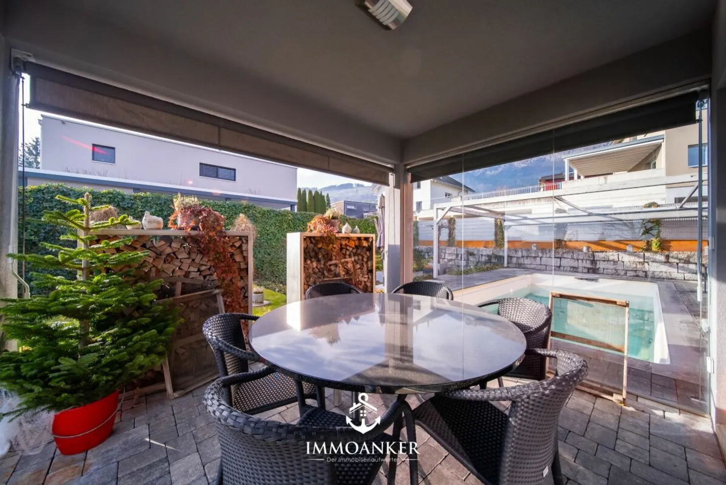 Stilvolles Einfamilienhaus mit Pool - Foto 3 von 12