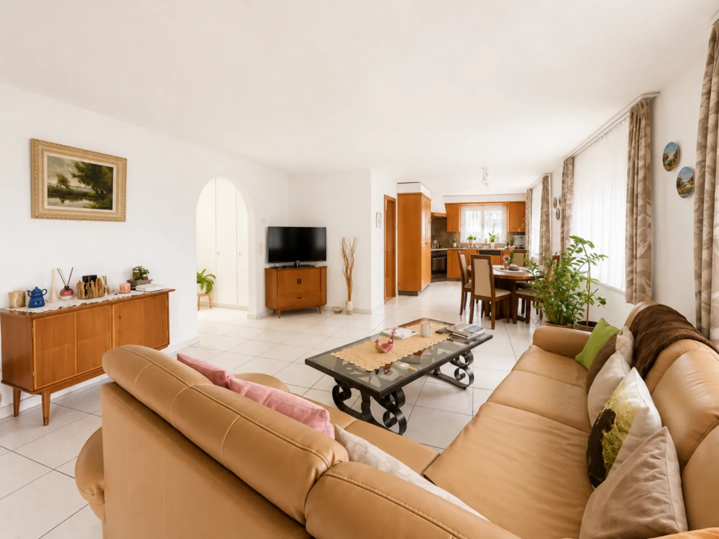 SPACIOUS LIVING WITH PLENTY OF SPACE &amp; PARADISIACAL GARDEN IN A PRIME LOCATION! - Photo 9 of 9