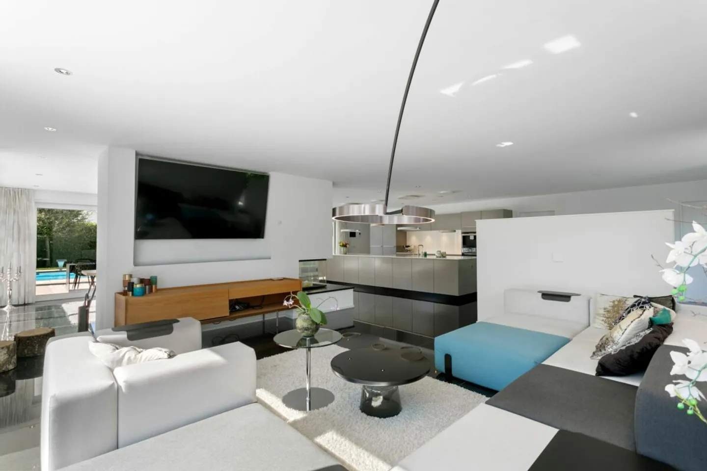 Villa de Luxe Moderne avec Grande Garage Souterrain - Photo 10 sur 13