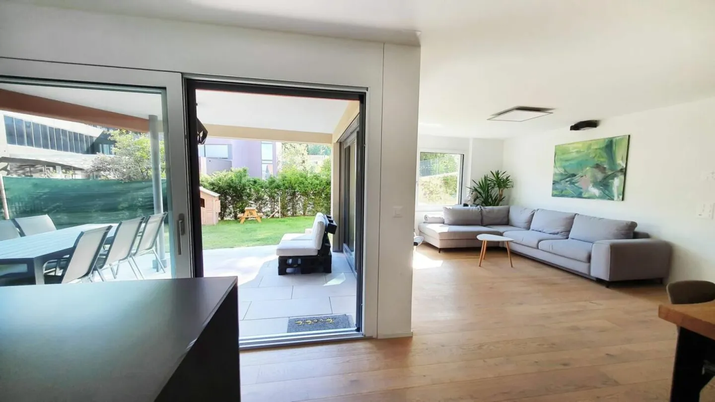 Modern, Sunny Garden Apartment - Photo 7 of 13