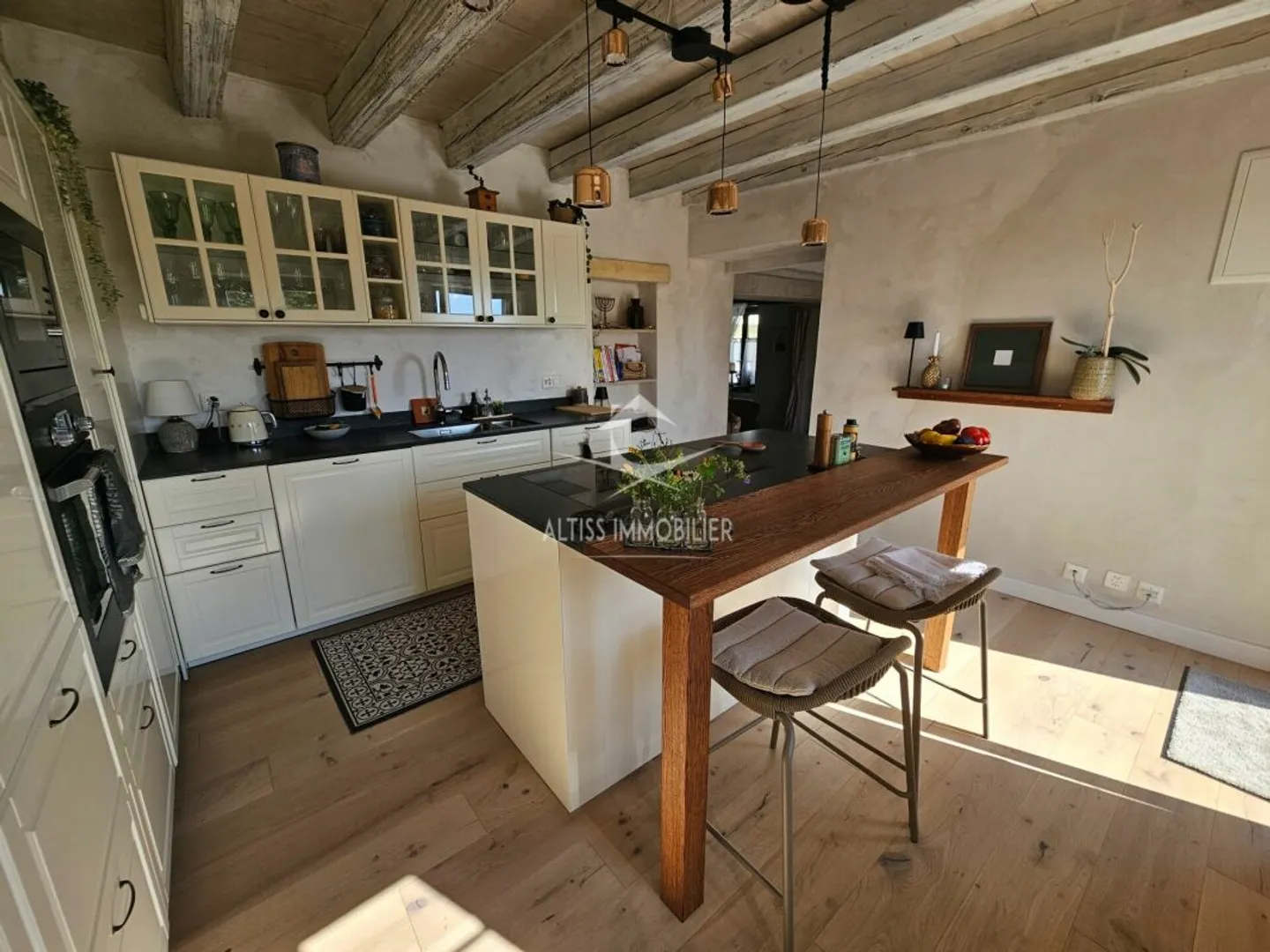 Charming fully renovated house - Photo 6 of 13