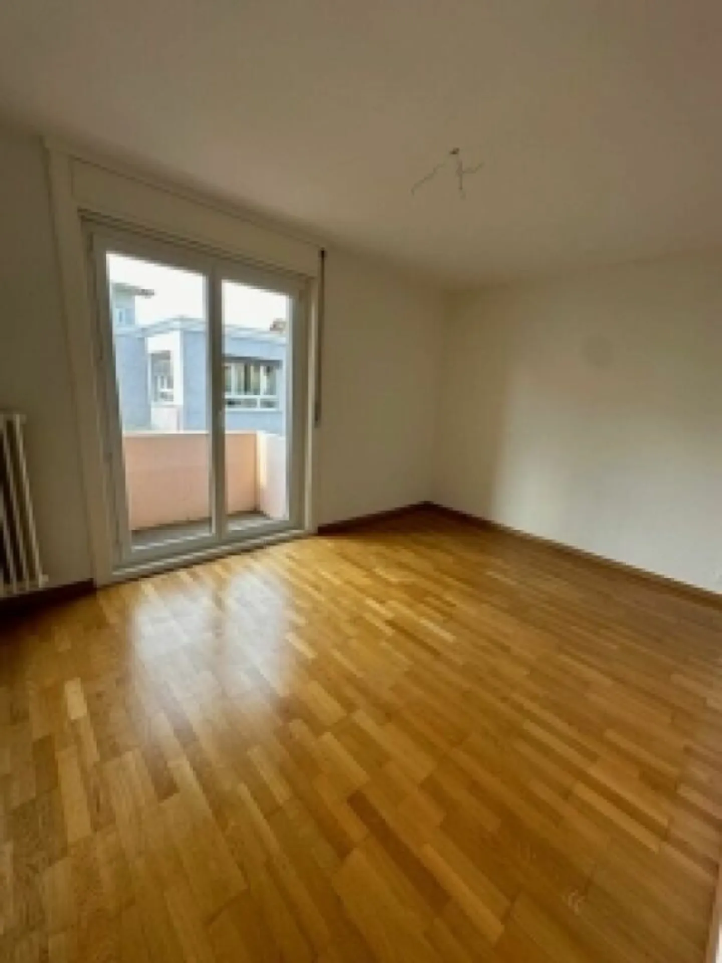 Pretty bright 4-room apartment with a balcony - Photo 3 of 7