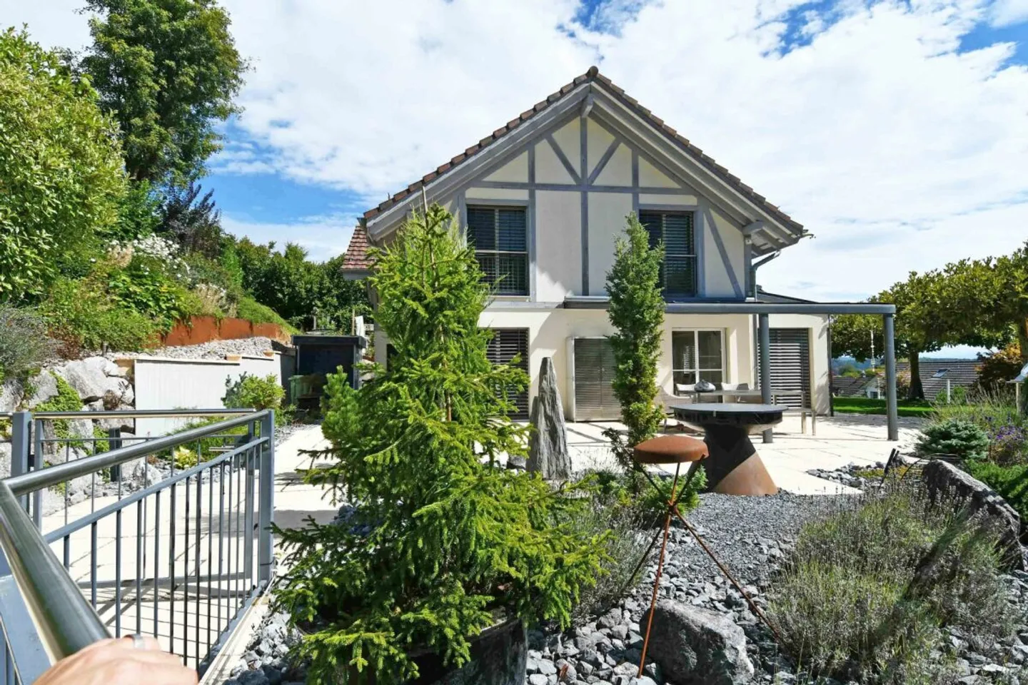 Well-maintained 5.5-room single-family house with beautiful garden - Photo 8 of 13