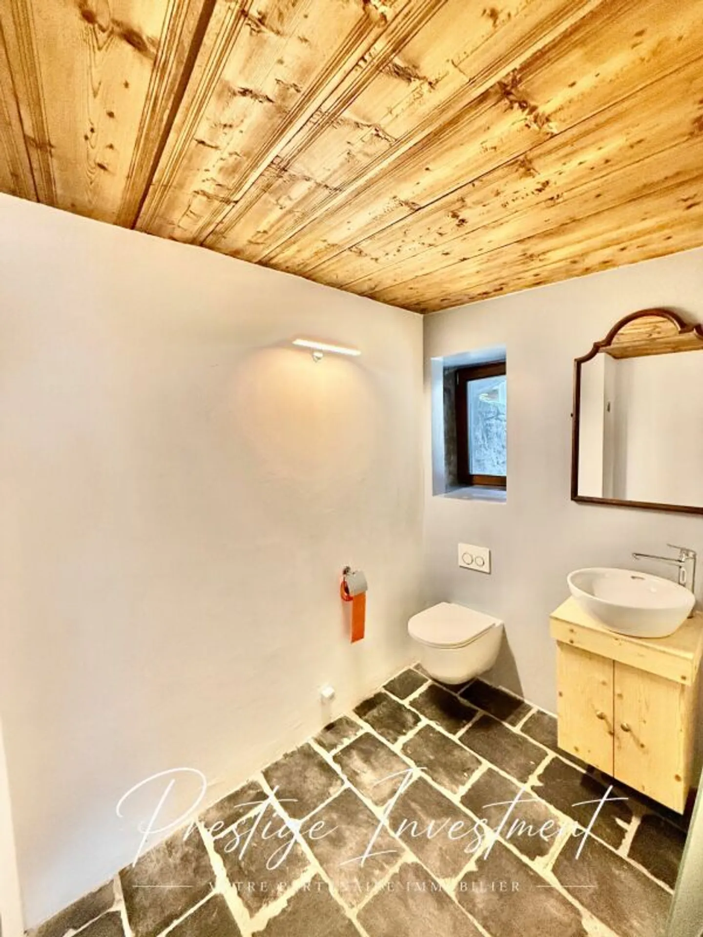 MAGNIFICENT RENOVATED DUPLEX OF 3.5 PCS + LOCAL/WORKSHOP - MASE (MONT-NOBLE) - Photo 9 of 12