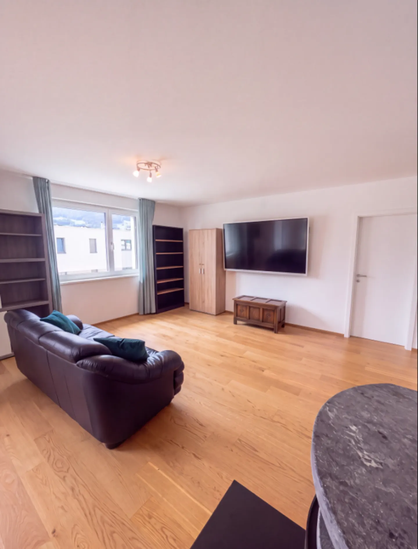 Furnished, nearly new penthouse apartment with magnificent mountain view - Photo 6 of 13