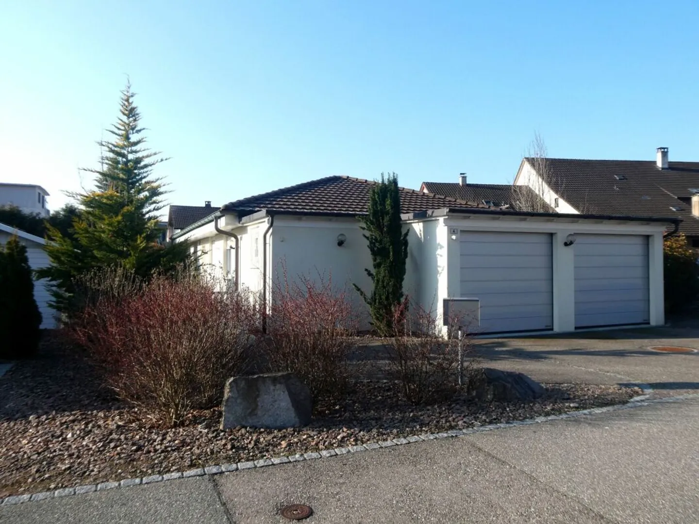 Detached 4 1/2 room bungalow with winter garden in a sunny, central location - Photo 4 of 13