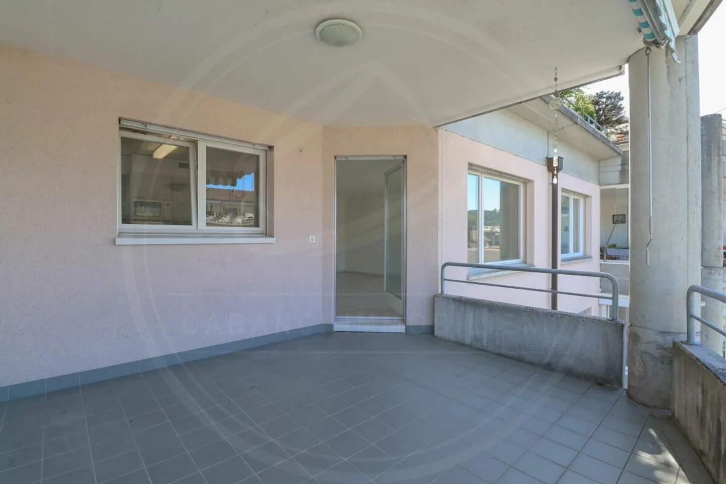 Appartamento di 3½ locali ben tenuto con due balconi al secondo piano - Foto 7 di 12