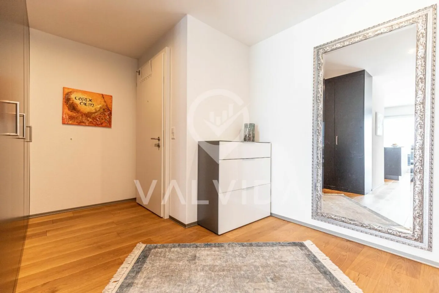 Moderne 5.5-Zimmerwohnung mit grosser Terrasse in Susten - Foto 12 von 13