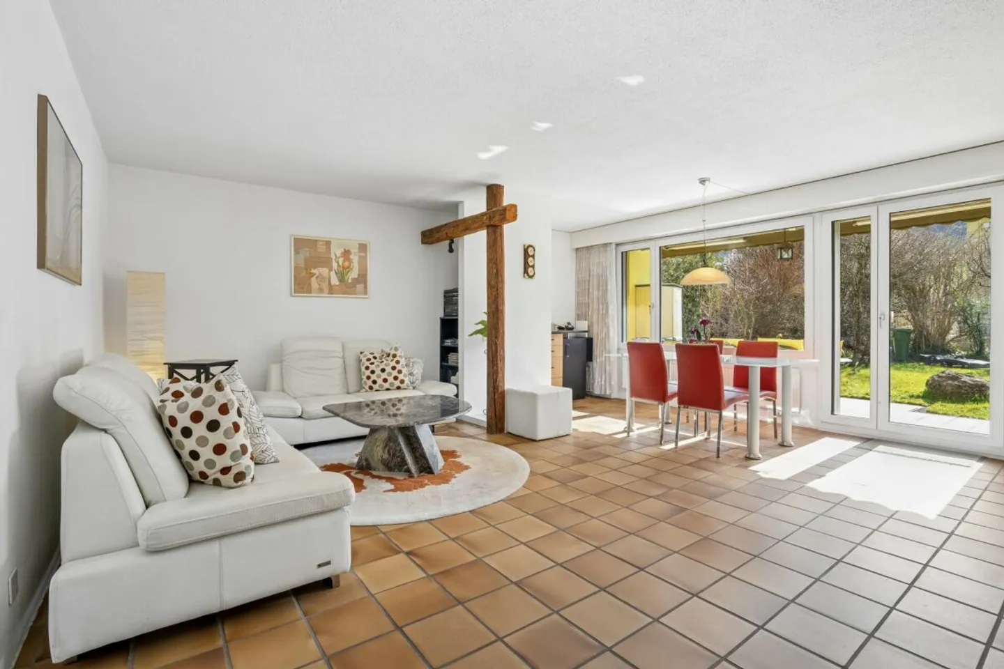 Casa a schiera ben tenuta con giardino a Wilen vicino a Wollerau - Foto 9 di 13