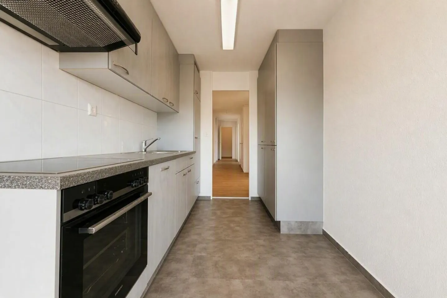 Appartamento 4.5 stanze parzialmente ristrutturato con un layout attraente - Foto 2 di 10