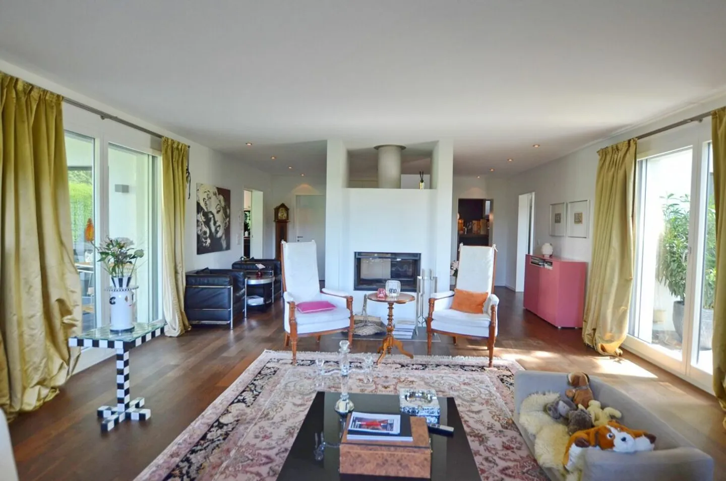 Casa di 6½ stanze in un quartiere di case unifamiliari di alto livello, situata in una zona tranquilla e molto ambita - Foto 2 di 5