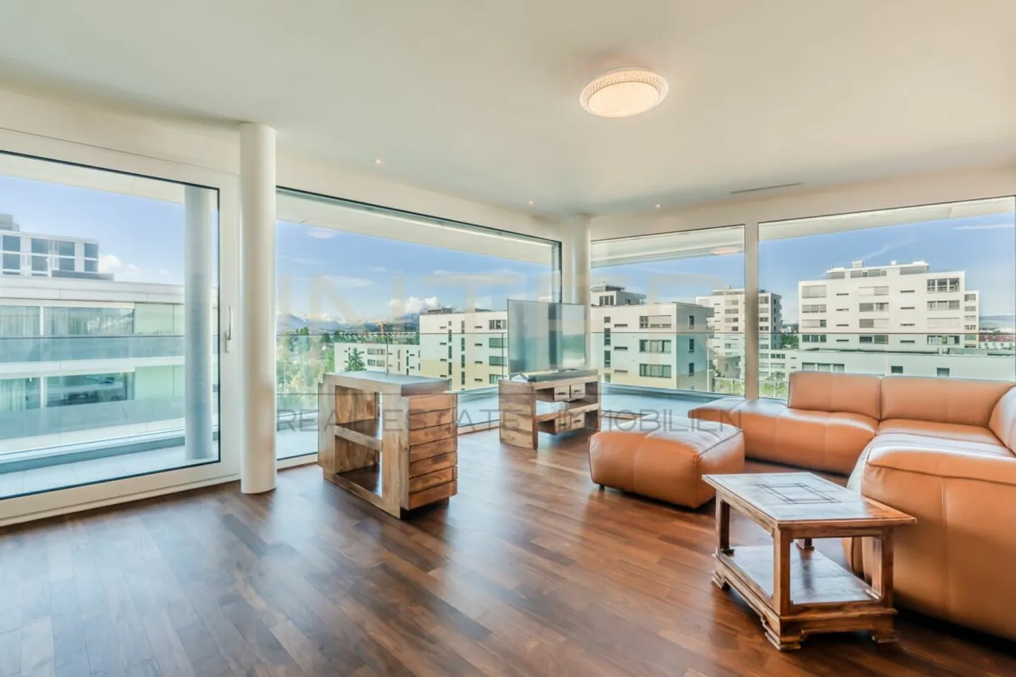 Grosszügige 5.5-Zimmerwohnung mit grossem Balkon im Feldpark Zug - Photo 5 of 13