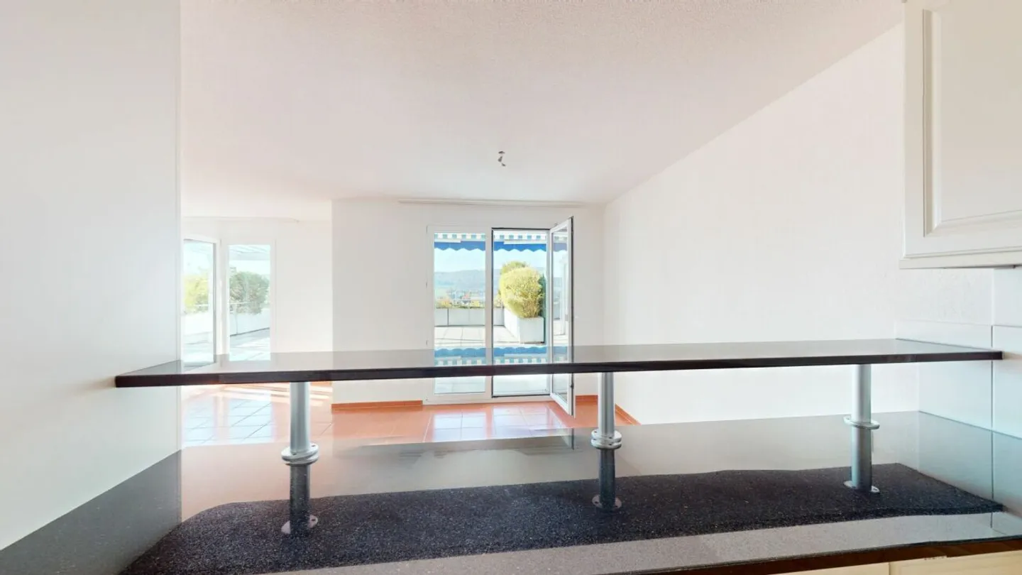 Wohnen gehobener Lage, mit Weitsicht und grosser Terrasse - Foto 9 di 13