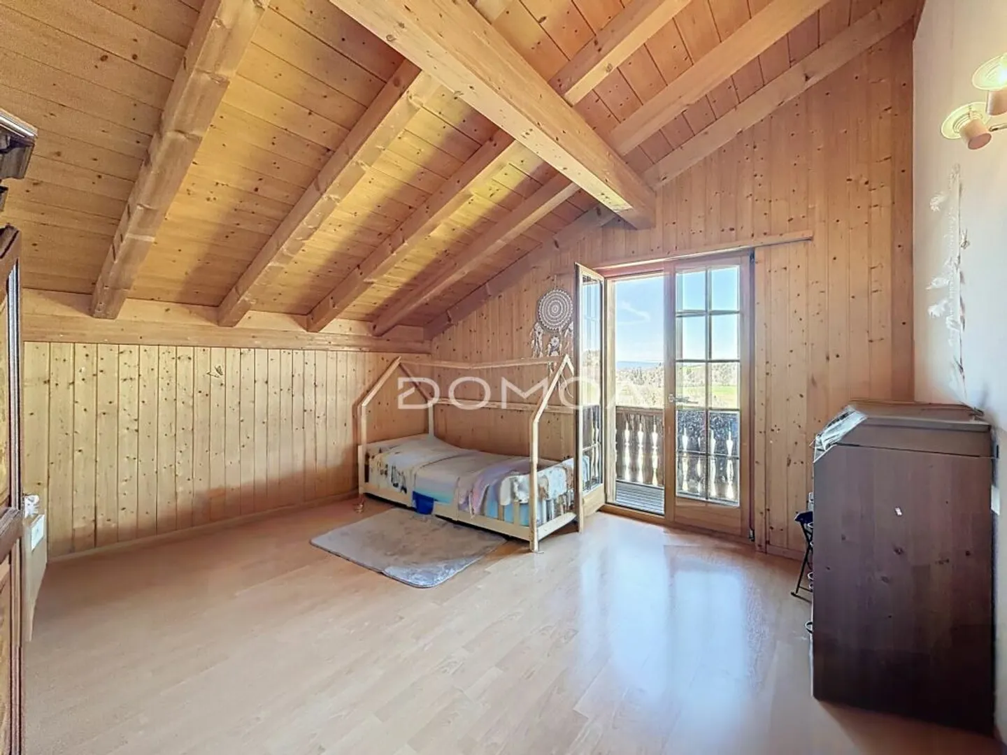 Authentic chalet with unobstructed view and large land - Photo 3 of 9