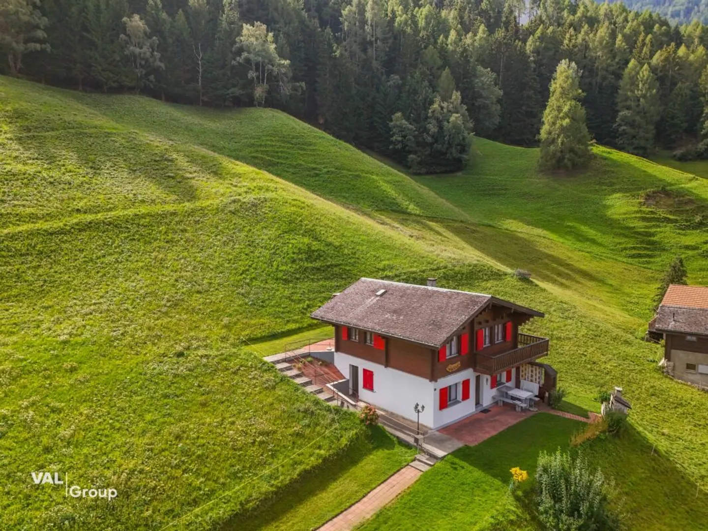 Living in the midst of greenery with plenty of tranquility and quality of life - Photo 2 of 13