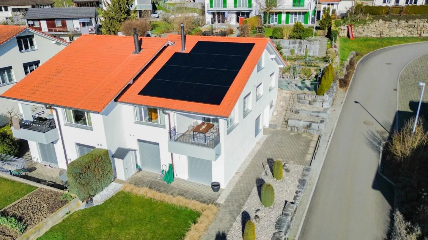 Casa bifamiliare adatta alle famiglie con giardino - Foto 1 di 13