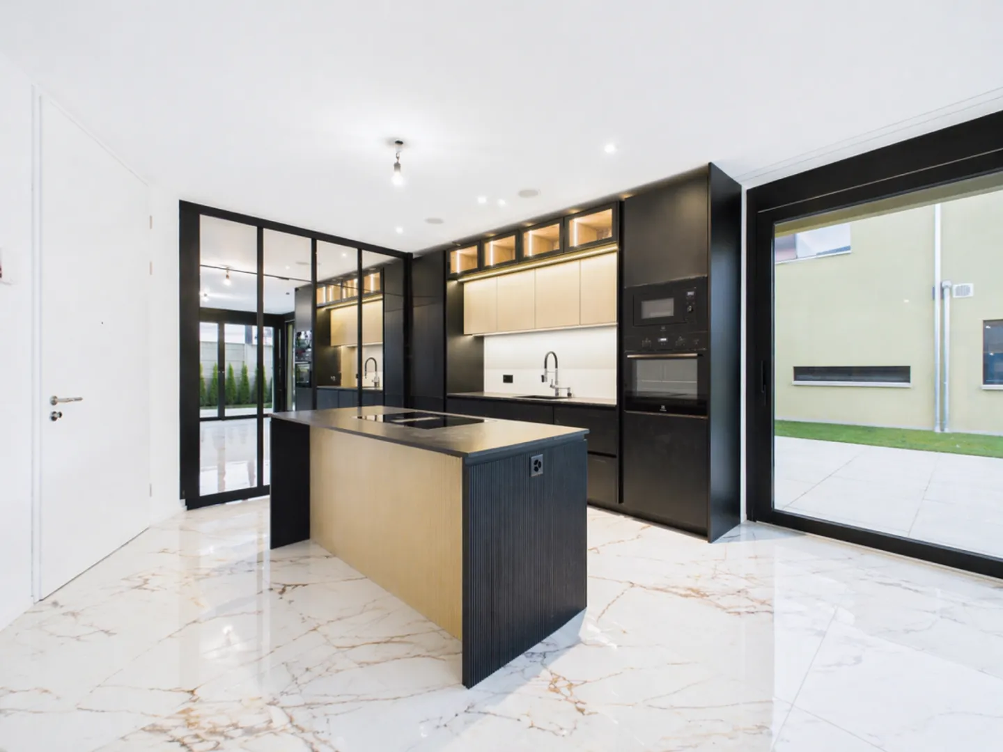 Moderne Terrassenwohnung in Umiken - Foto 3 von 12