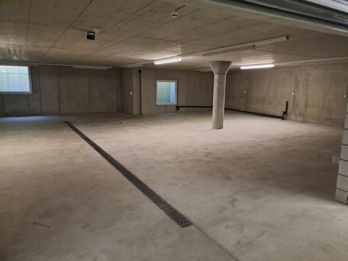 Spazio di stoccaggio accessibile in auto - Foto 2 di 3