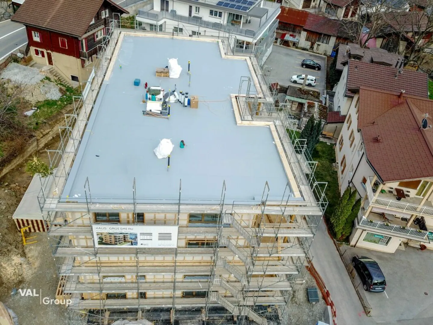 Extraordinary 5.5-room penthouse apartment in Steg - Photo 3 of 13