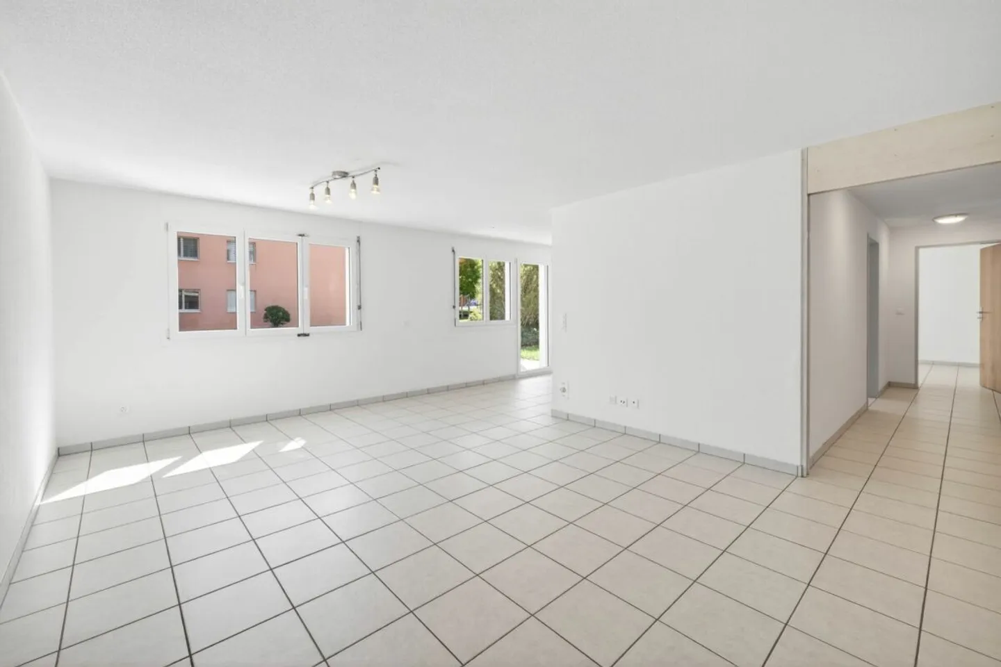 Grosszügige Erdgeschosswohnung - Foto 3 von 13