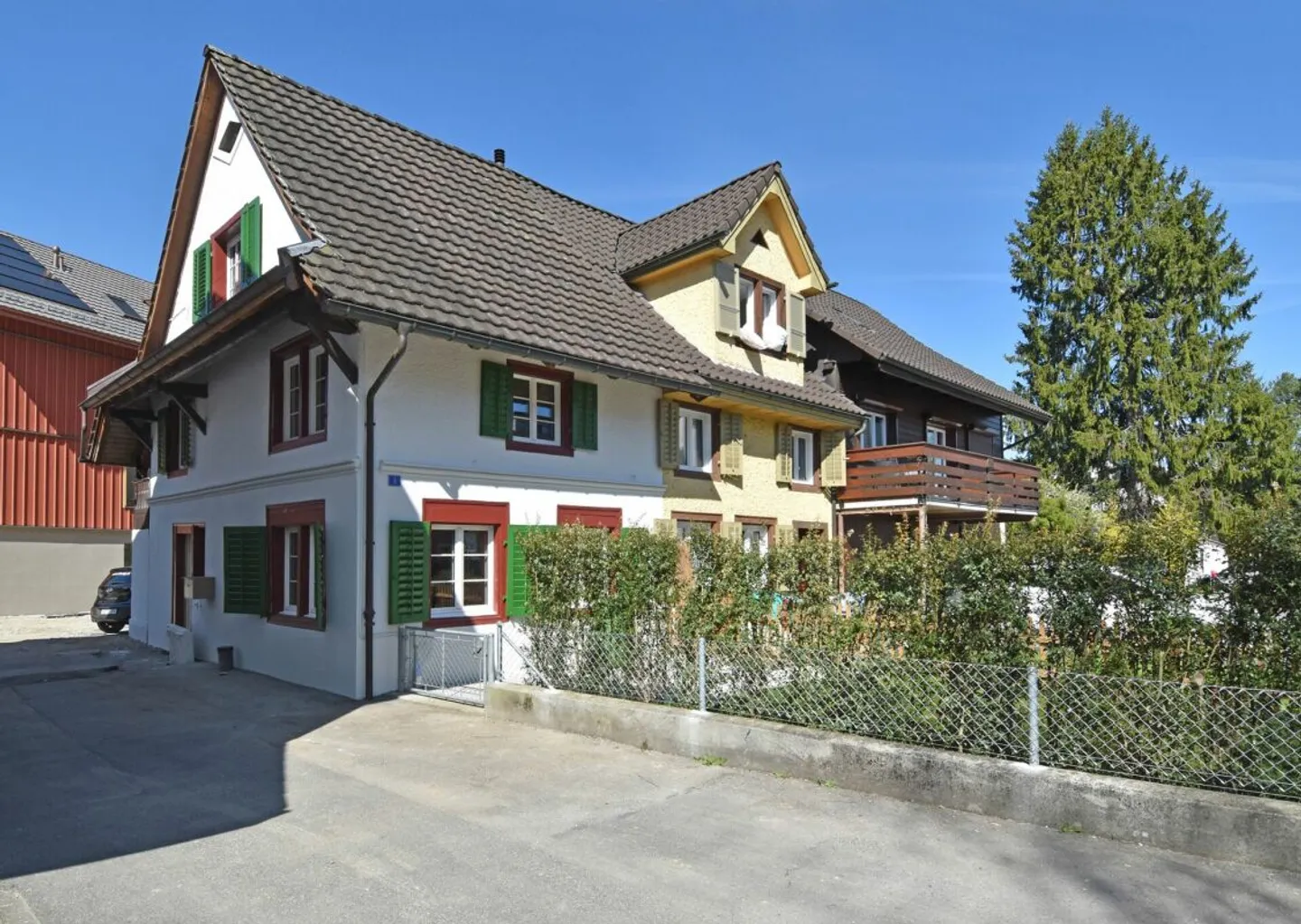 Casa di 3,5 stanze con giardino splende di nuovo splendore - Foto 1 di 13