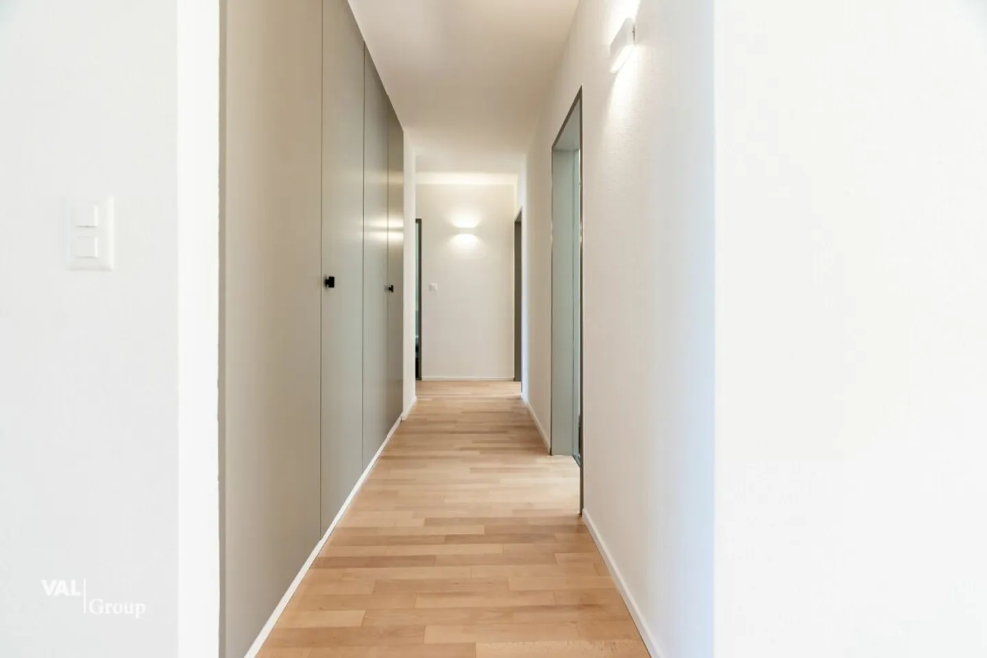 Light-flooded apartment with valley view in a family-friendly neighborhood - Photo 10 of 13