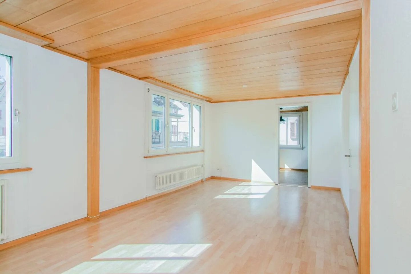 Paquet de maisons multifamiliales avec potentiel de rénovation dans un emplacement central en ville - Photo 9 sur 10